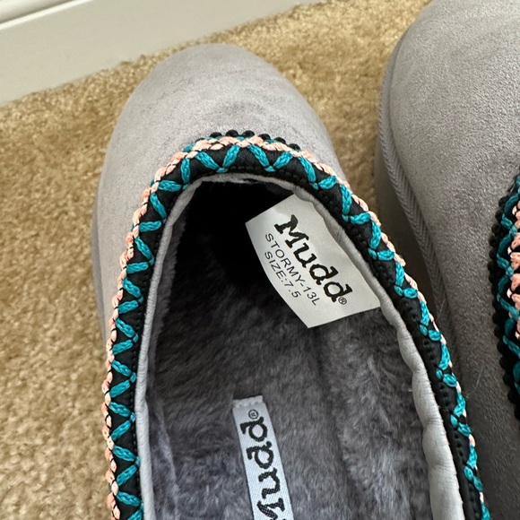 MUDD Fur Slippers - Picture 4 of 7